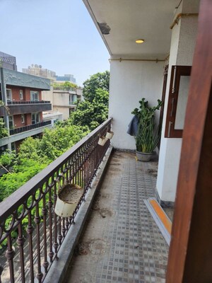Balcony in 4 BHK Builder Floor at Green Park – for Rent