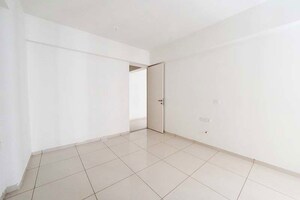 Room in 3 BHK Apartment at Vaishnodevi Circle – for Sale