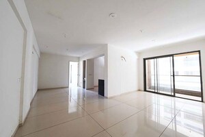 Room in 3 BHK Apartment at Vaishnodevi Circle – for Sale