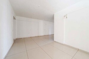 Room in 3 BHK Apartment at Vaishnodevi Circle – for Sale