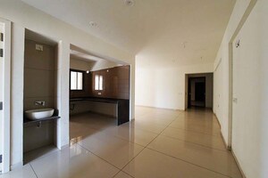 Room in 3 BHK Apartment at Vaishnodevi Circle – for Sale