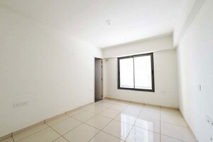Room in 3 BHK Apartment at Vaishnodevi Circle – for Sale