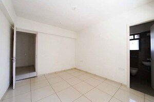 Room in 3 BHK Apartment at Vaishnodevi Circle – for Sale