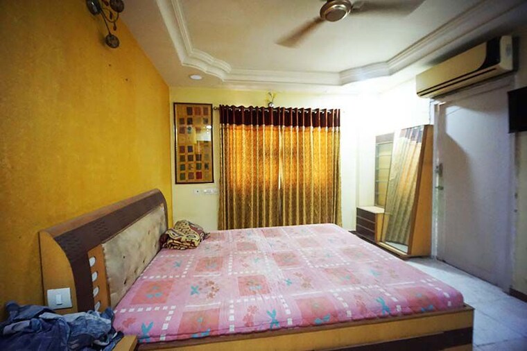 Bedroom, satellite 3 Bedroom 190 Sq.Yd. Apartment In Satellite Ahmedabad 10487463