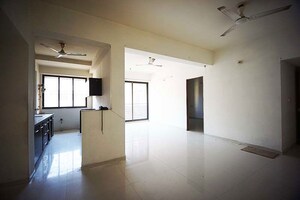 Room in 3 BHK Apartment at Vejalpur – for Sale