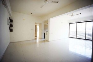 Room in 3 BHK Apartment at Vejalpur – for Sale