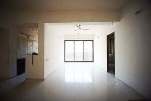 Room in 3 BHK Apartment at Vejalpur – for Sale
