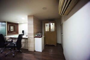 Room in  Showroom at Navrangpura – for Sale