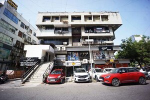  Showroom – Exterior View View at Navrangpura - for Sale