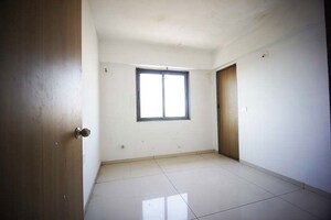 Room in 3 BHK Apartment at Nikol – for Sale