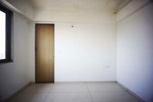 Room in 3 BHK Apartment at Nikol – for Sale