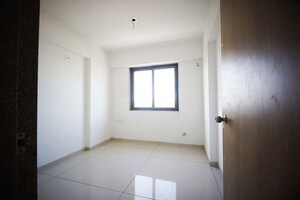 Room in 3 BHK Apartment at Nikol – for Sale