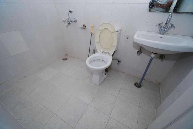 Bathroom, tulip-orange 3 Bedroom 1437 Sq.Ft. Apartment In Sector 70 Gurgaon 10487838