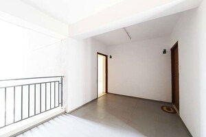 Room in 3 BHK Apartment at Gota – for Sale