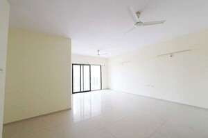 Room in 3 BHK Apartment at Gota – for Sale