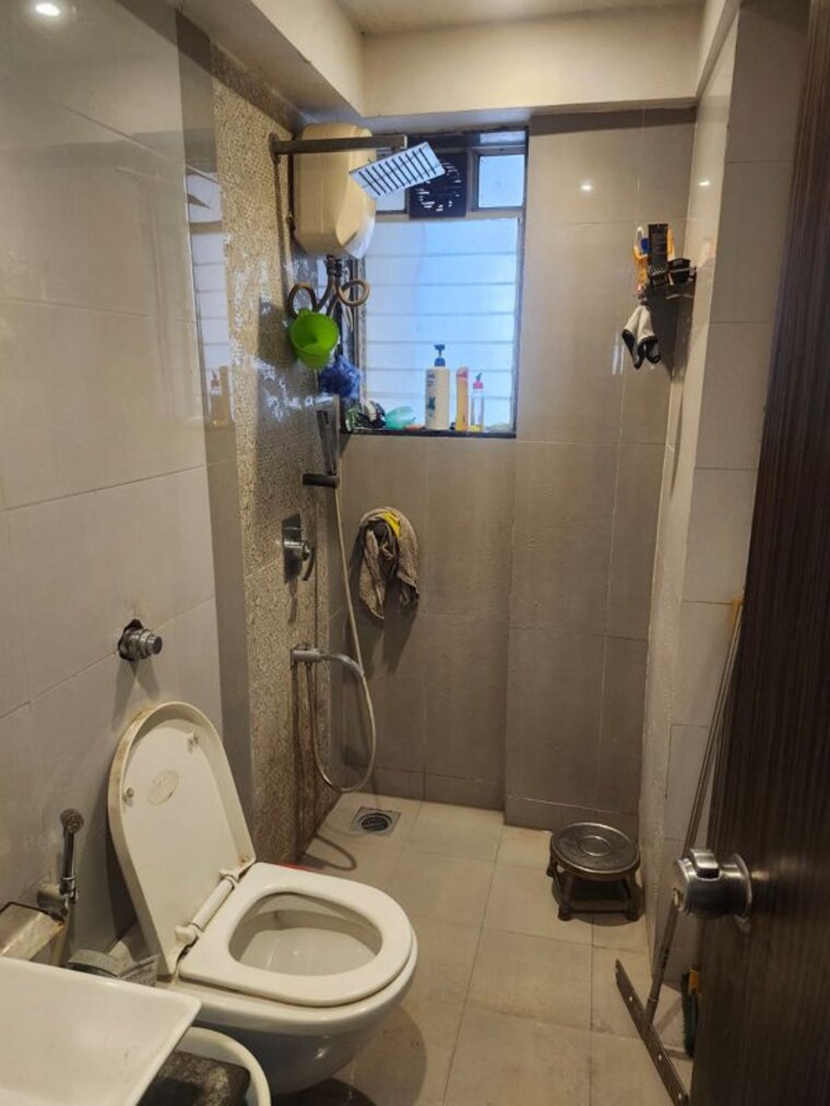 Bathroom, ganga-laxmi-sadan-chs 2 Bedroom 936 Sq.Ft. Apartment In Chembur Mumbai 10487872