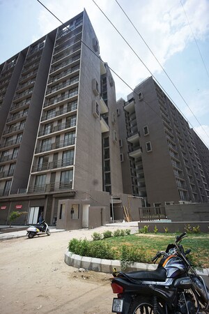 3 BHK Apartment For Sale in Narol