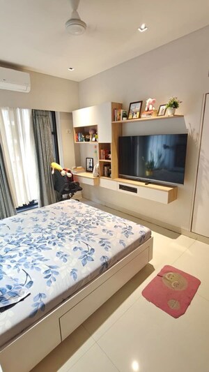 Bedroom in 2 BHK Apartment at Swapnalok Towers, Malad East – for Rent