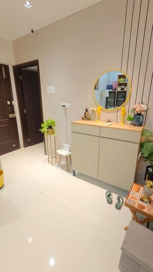 Team Area in 2 BHK Apartment at Swapnalok Towers, Malad East – for Rent