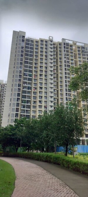 1 BHK Apartment – Entrance View at Runwal Gardens, Dombivli East - for Sale