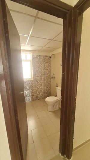 Bathroom in 4 BHK Apartment at Amrapali Riverview, Amrapali Leisure Valley – for Rent