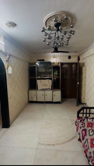Room in 2 BHK Apartment at Cliff End CHS, Andheri East – for Rent