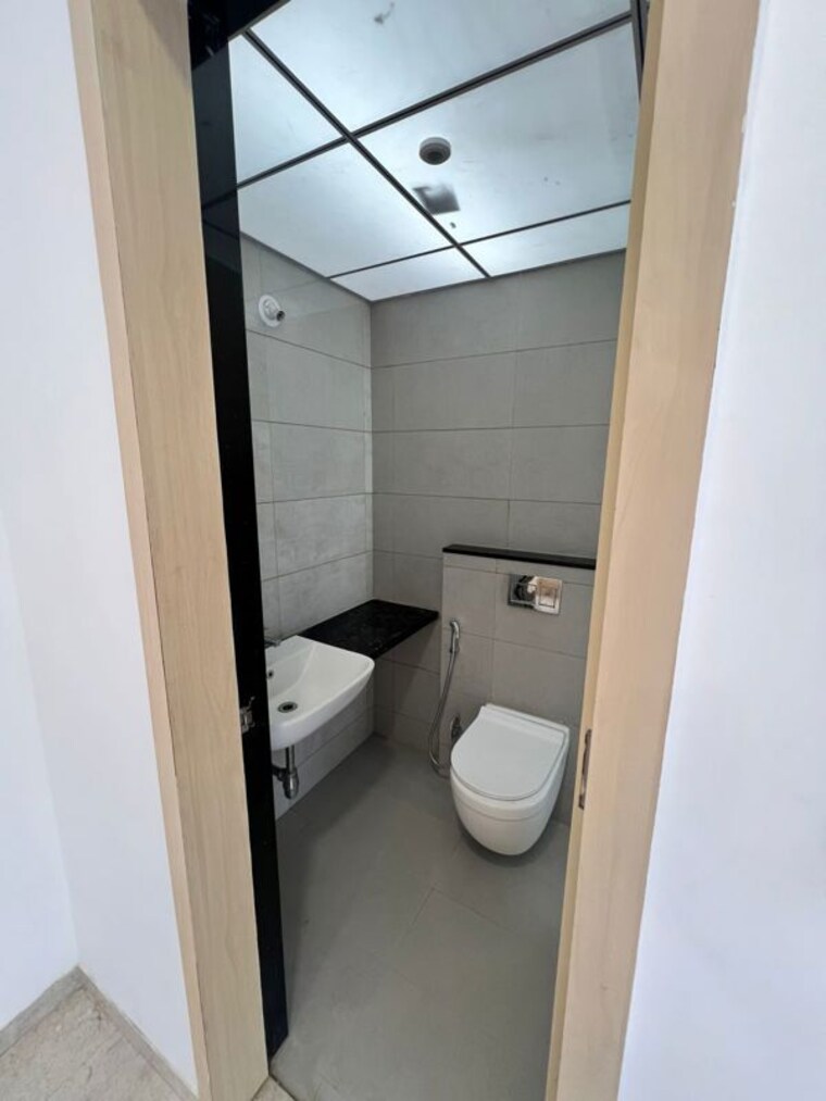 Bathroom, rama-metro-life-maxima-residences 2.5 Bedroom 900 Sq.Ft. Apartment In Tathawade Pune 10487910