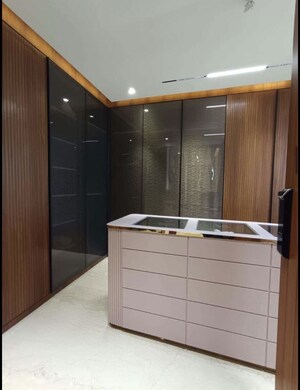 Room in 2 BHK Apartment at Oberoi Maxima, Andheri East – for Rent