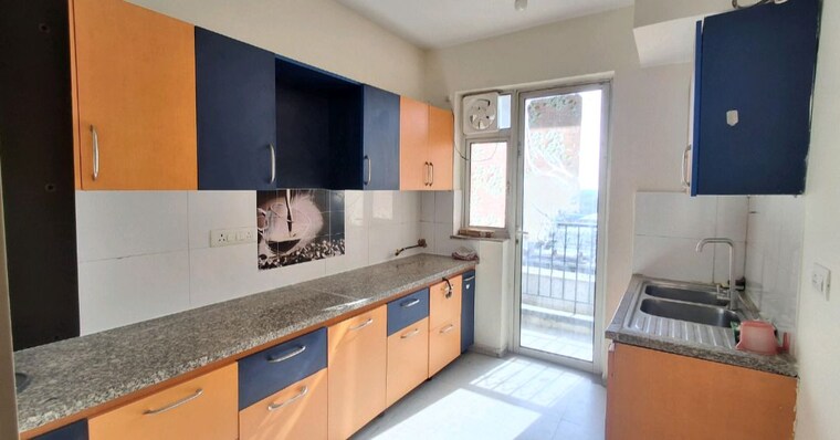 Kitchen, dlf-new-town-heights-iii 3.5 Bedroom 1930 Sq.Ft. Apartment In Sector 91 Gurgaon 10487912