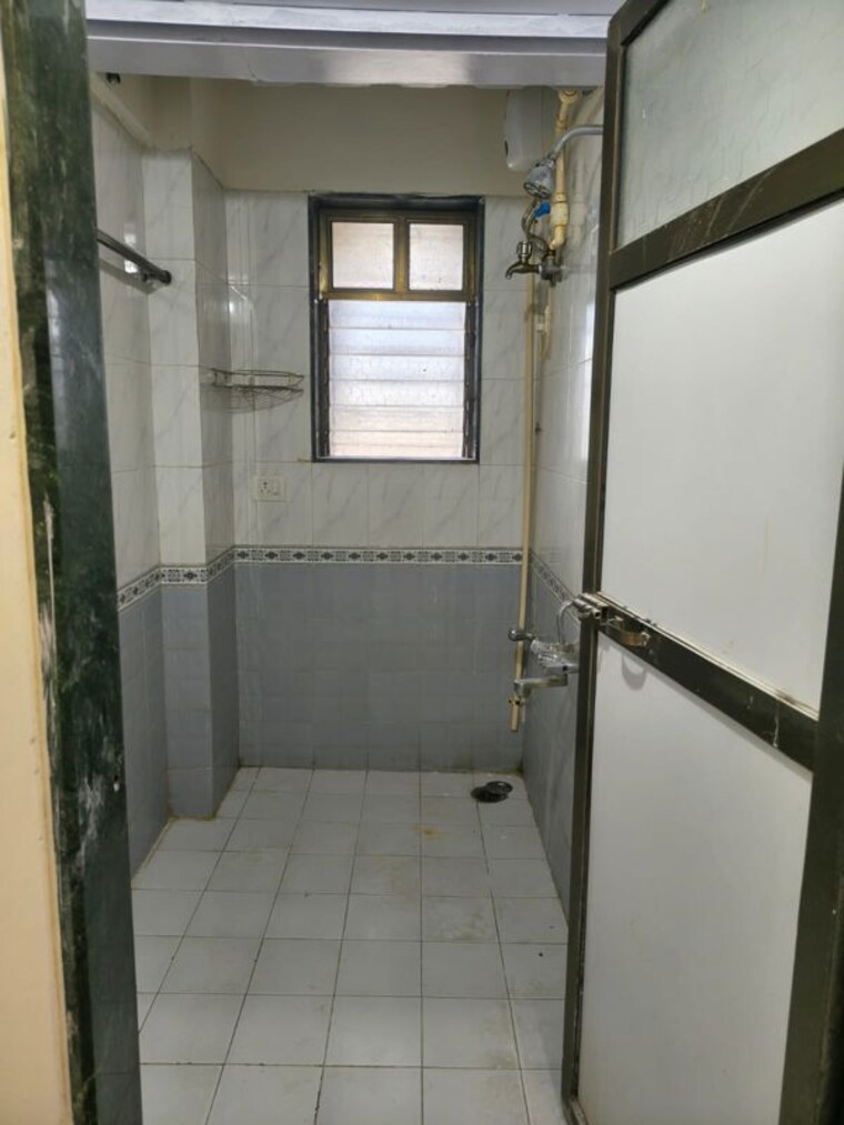 Bathroom, ashish-chs-andheri 2 Bedroom 700 Sq.Ft. Apartment In Andheri West Mumbai 10487945