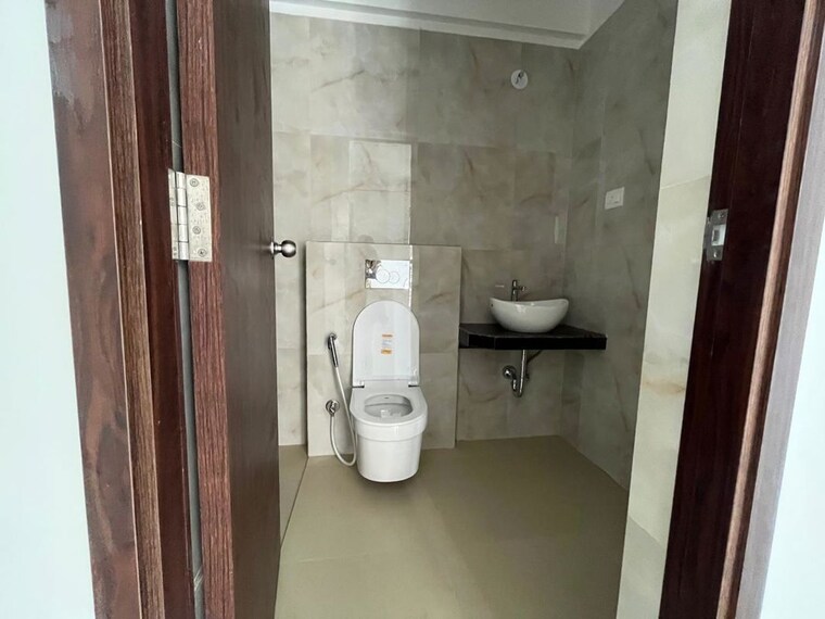 Bathroom, raymond-ten-x-era 2 Bedroom 630 Sq.Ft. Apartment In Pokhran Road No One Thane 10487983
