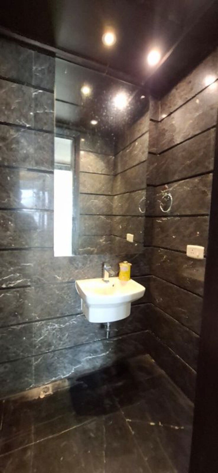 Bathroom, new friends colony 4 Bedroom 4500 Sq.Ft. Builder Floor In New Friends Colony Delhi 10487989