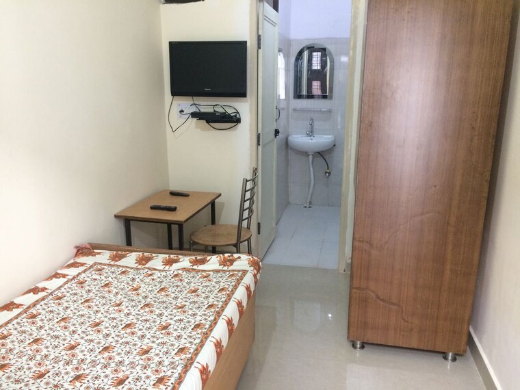 Room, sector 13 Pg For Boys In Sector 13 10488033