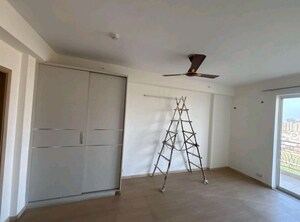 Room in 3.5 BHK Apartment at DLF New Town Heights Town Houses, Sector 86 – for Rent