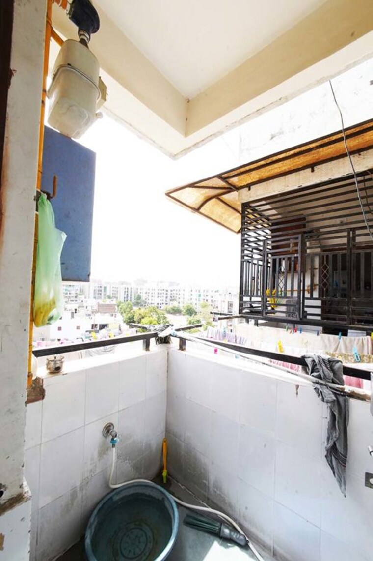 Balcony, new ranip 2 Bedroom 110 Sq.Yd. Apartment In New Ranip Ahmedabad 10488102
