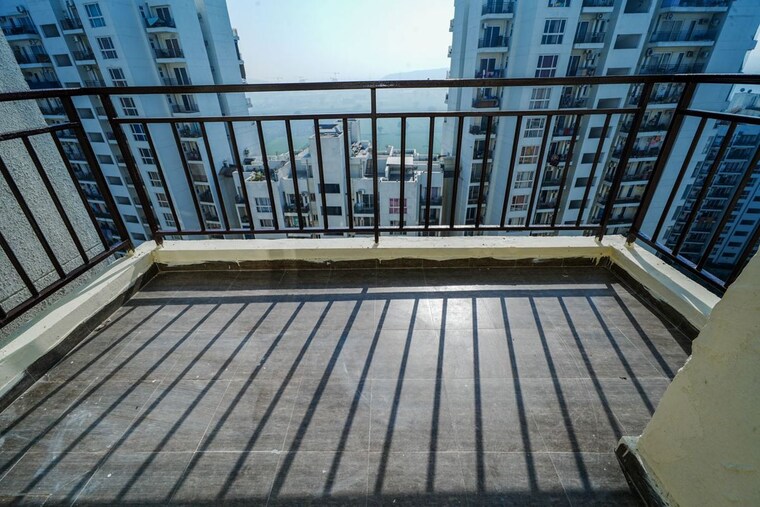 Balcony, umang-winter-hills-phase-2 2 Bedroom 1342 Sq.Ft. Apartment In Sector 77 Gurgaon 10488050