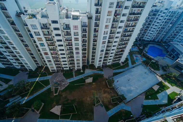 Exterior View, umang-winter-hills-phase-2 2 Bedroom 1342 Sq.Ft. Apartment In Sector 77 Gurgaon 10488050