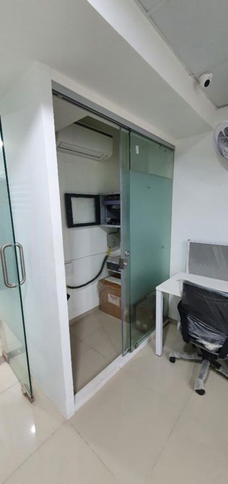 Bathroom, shilp-epitome Commercial Office Space 696 Sq.Ft. In Bodakdev Ahmedabad 10488127