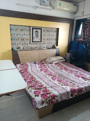 Bedroom in 2 BHK Apartment at Mahavir Residency, Salisbury Park – for Rent