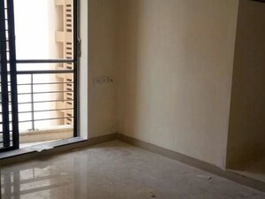 Room in 3 BHK Apartment at Goyal Lakshchandi Heights, Goregaon East – for Rent