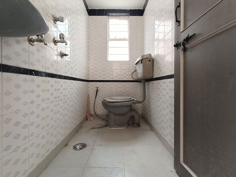 Bathroom, keshar-complex 3 Bedroom 1500 Sq.Ft. Independent House In Dhankawadi Pune 10488157