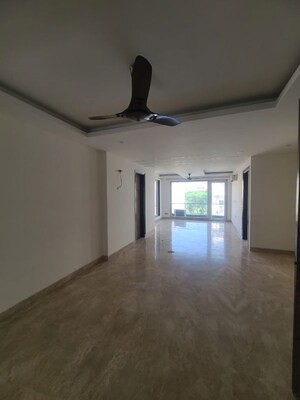 Room in 4 BHK Builder Floor at Medi City – for Rent
