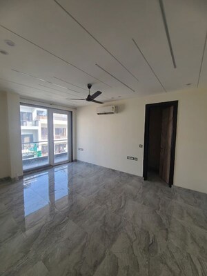 Room in 4 BHK Builder Floor at Medi City – for Rent