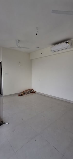 Room in 2 BHK Apartment at Dynamix Divum, Malad East – for Rent