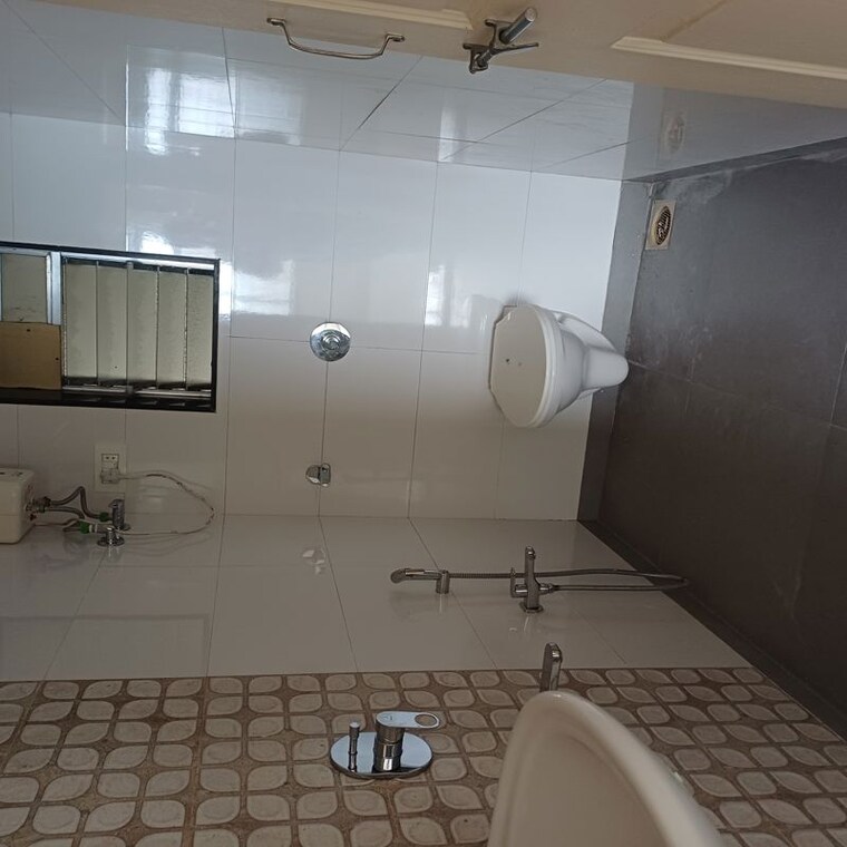 Bathroom, shree-sai-datta-chs 2 Bedroom 670 Sq.Ft. Apartment In Matunga West Mumbai 10488247