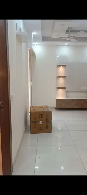 Furnished Amenities in 2 BHK Apartment at Saya Gold Avenue, Vaibhav Khand – for Rent