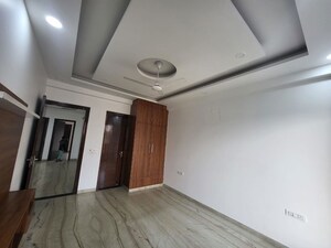 Room in 3 BHK Builder Floor at Sector 38 – for Rent