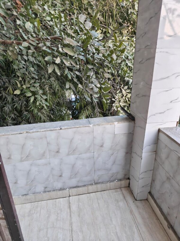 Balcony, greater kailash ii 3 Bedroom 250 Sq.Yd. Builder Floor In Greater Kailash ii Delhi 10488319