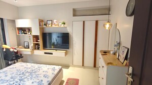Furnished Amenities in 2 BHK Apartment at K Raheja Heights, Malad East – for Rent