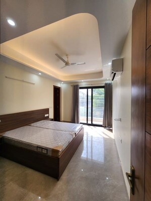 Bedroom in 3 BHK Builder Floor at Sector 38 – for Rent